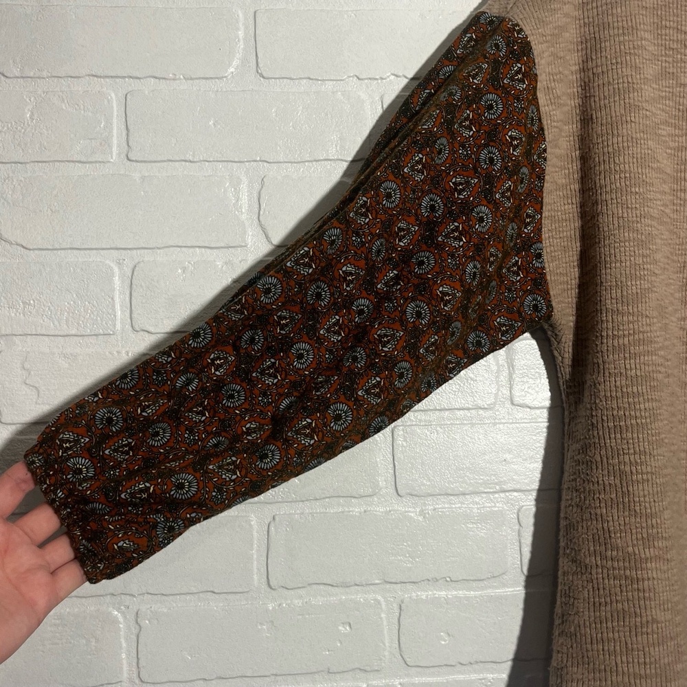 THML Womens Sweater Tan Navy Blie Orange Mixed Print Balloon Sleeve Large - Picture 2 of 7